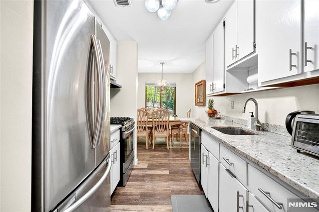 138 Indian Hollow Court, Mahwah, NJ 07430