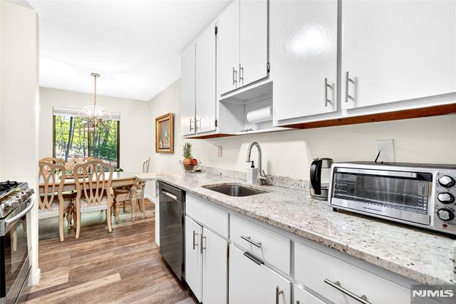 138 Indian Hollow Court, Mahwah, NJ 07430