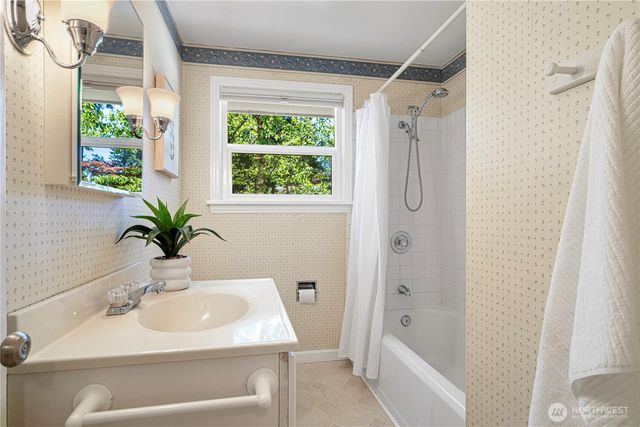 10425 SE 22nd Street, Bellevue, WA 98004