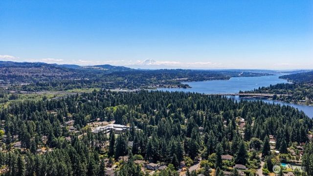 10425 SE 22nd Street, Bellevue, WA 98004