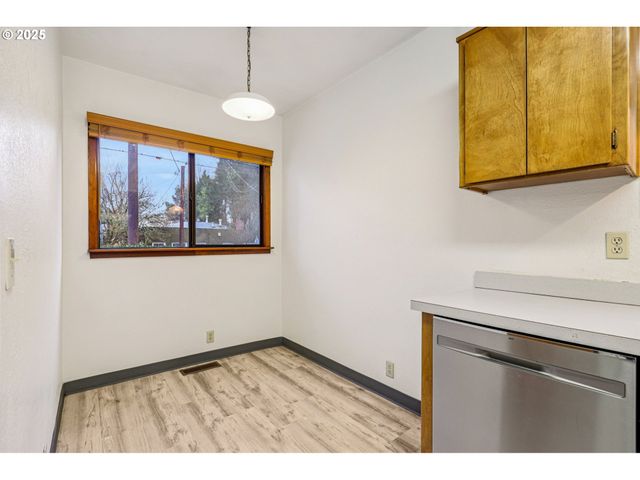 1504 Se ANKENY St, Portland, OR 97214