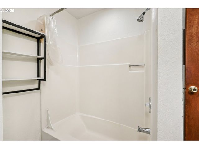 1504 Se ANKENY St, Portland, OR 97214