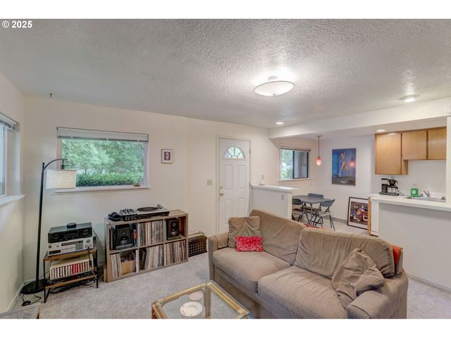 1504 Se ANKENY St, Portland, OR 97214