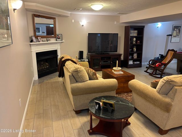 6314 Faris Way, Louisville, KY 40272