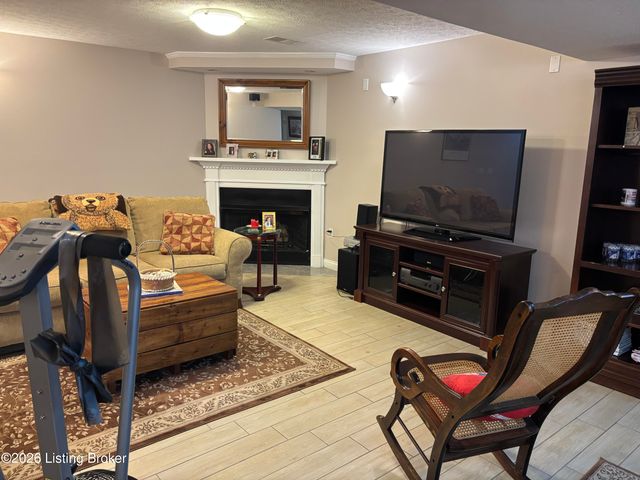 6314 Faris Way, Louisville, KY 40272