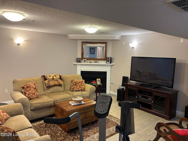 6314 Faris Way, Louisville, KY 40272