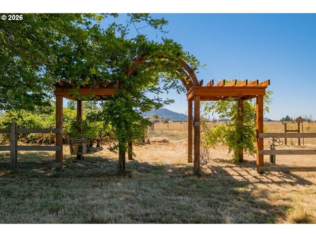 35600 Truelove Dr, Lebanon, OR 97355