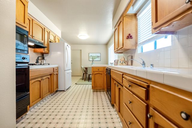 650 W Princeton Court, Visalia, CA 93277