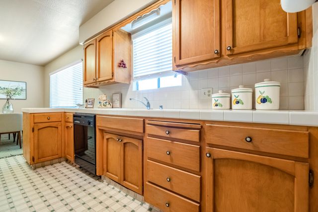 650 W Princeton Court, Visalia, CA 93277