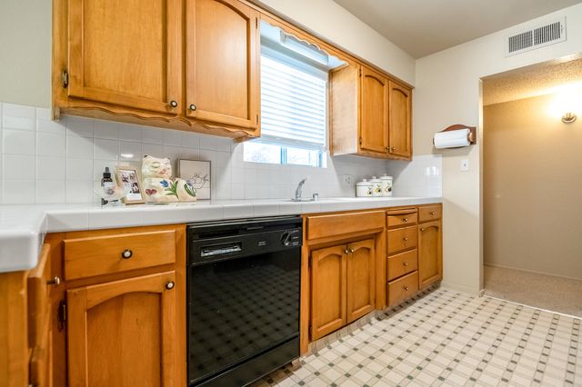 650 W Princeton Court, Visalia, CA 93277