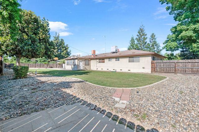 650 W Princeton Court, Visalia, CA 93277