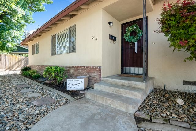 650 W Princeton Court, Visalia, CA 93277