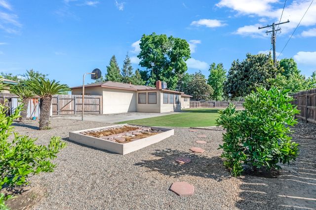 650 W Princeton Court, Visalia, CA 93277