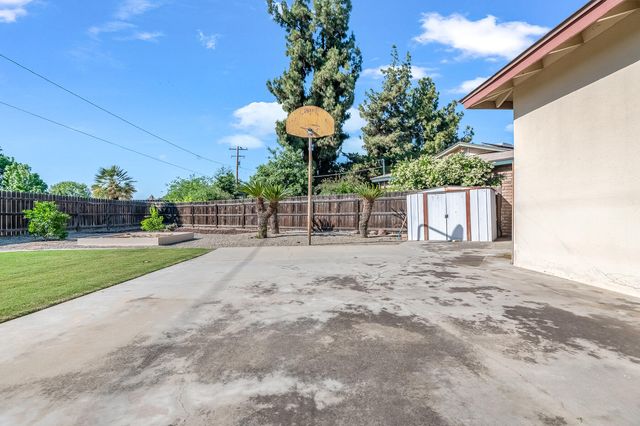 650 W Princeton Court, Visalia, CA 93277