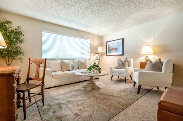 650 W Princeton Court, Visalia, CA 93277