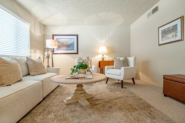 650 W Princeton Court, Visalia, CA 93277