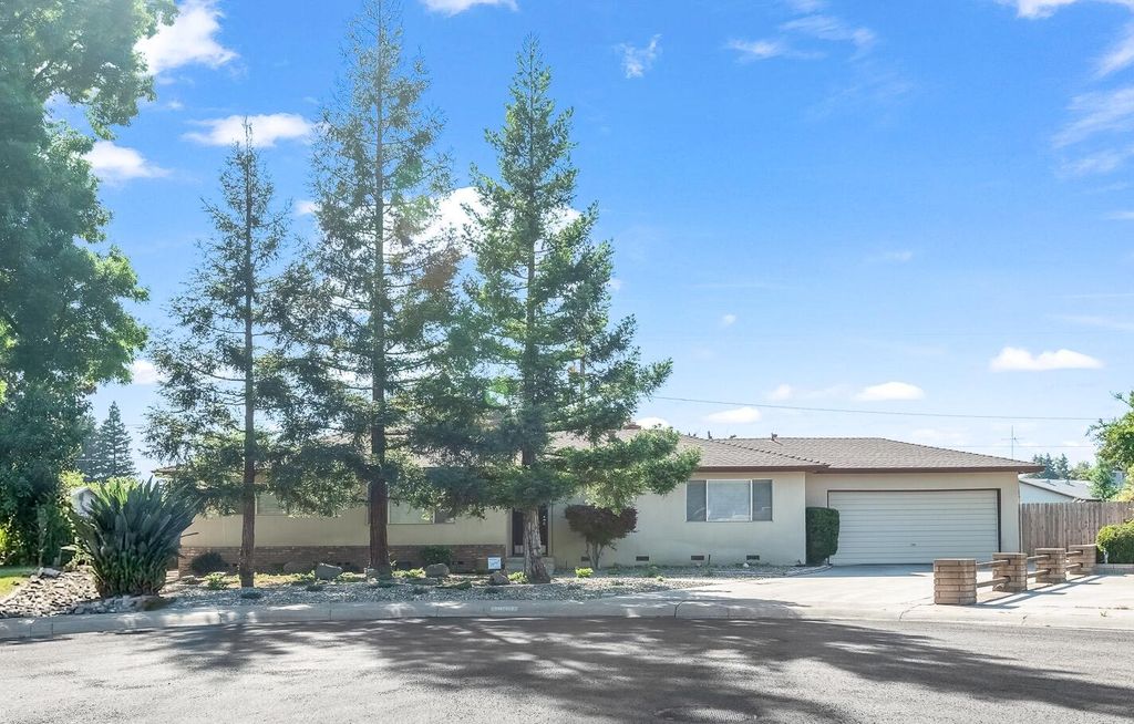 650 W Princeton Court, Visalia, CA 93277