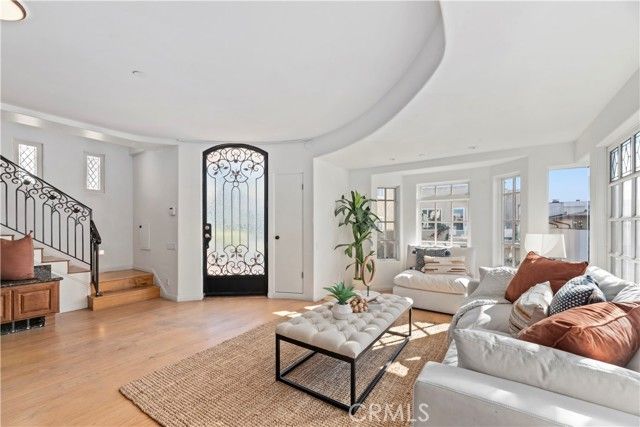 225 24th Street, Manhattan Beach, CA 90266