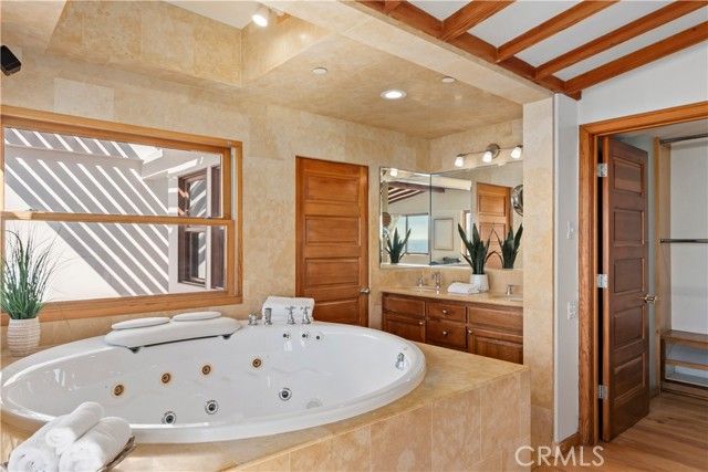 225 24th Street, Manhattan Beach, CA 90266