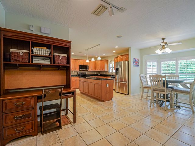 665 32nd Avenue SW, Vero Beach, FL 32968