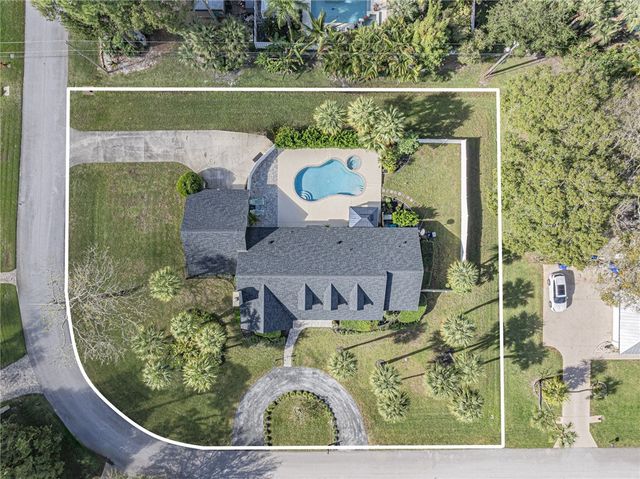 665 32nd Avenue SW, Vero Beach, FL 32968