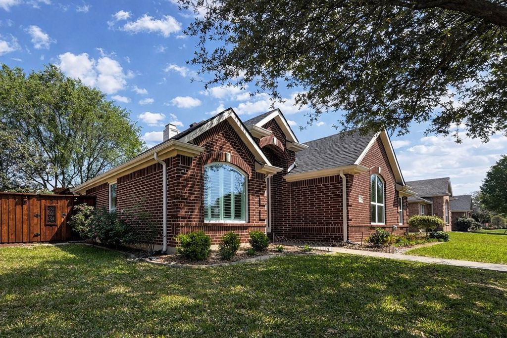 1528 Bosque Drive, Carrollton, TX 75010