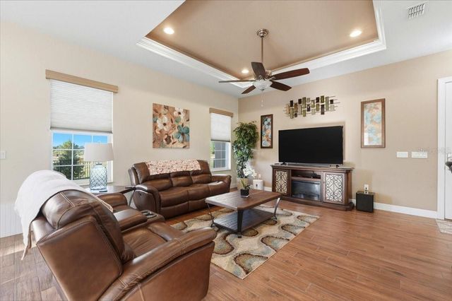 576 MEANDERING WAY, Polk City, FL 33868