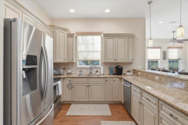 576 MEANDERING WAY, Polk City, FL 33868