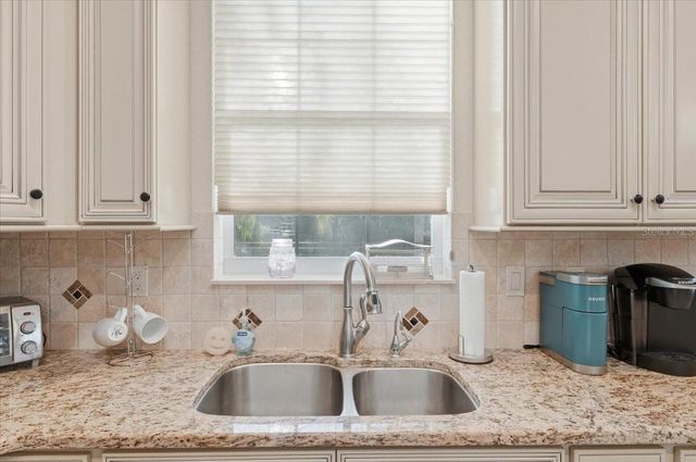 576 MEANDERING WAY, Polk City, FL 33868