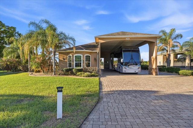 576 MEANDERING WAY, Polk City, FL 33868