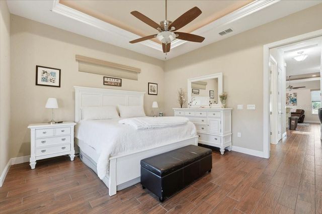 576 MEANDERING WAY, Polk City, FL 33868