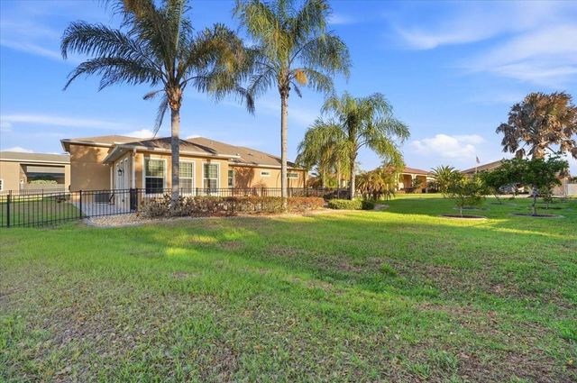 576 MEANDERING WAY, Polk City, FL 33868