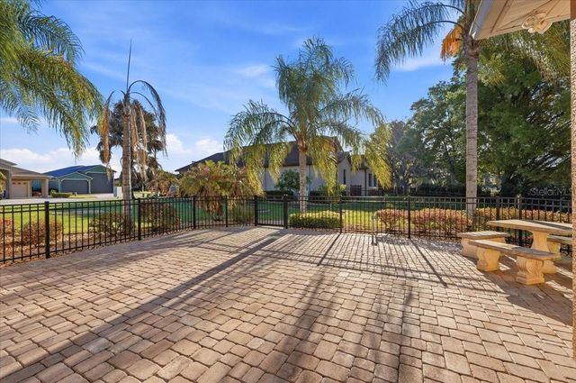 576 MEANDERING WAY, Polk City, FL 33868