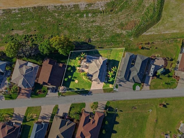 576 MEANDERING WAY, Polk City, FL 33868