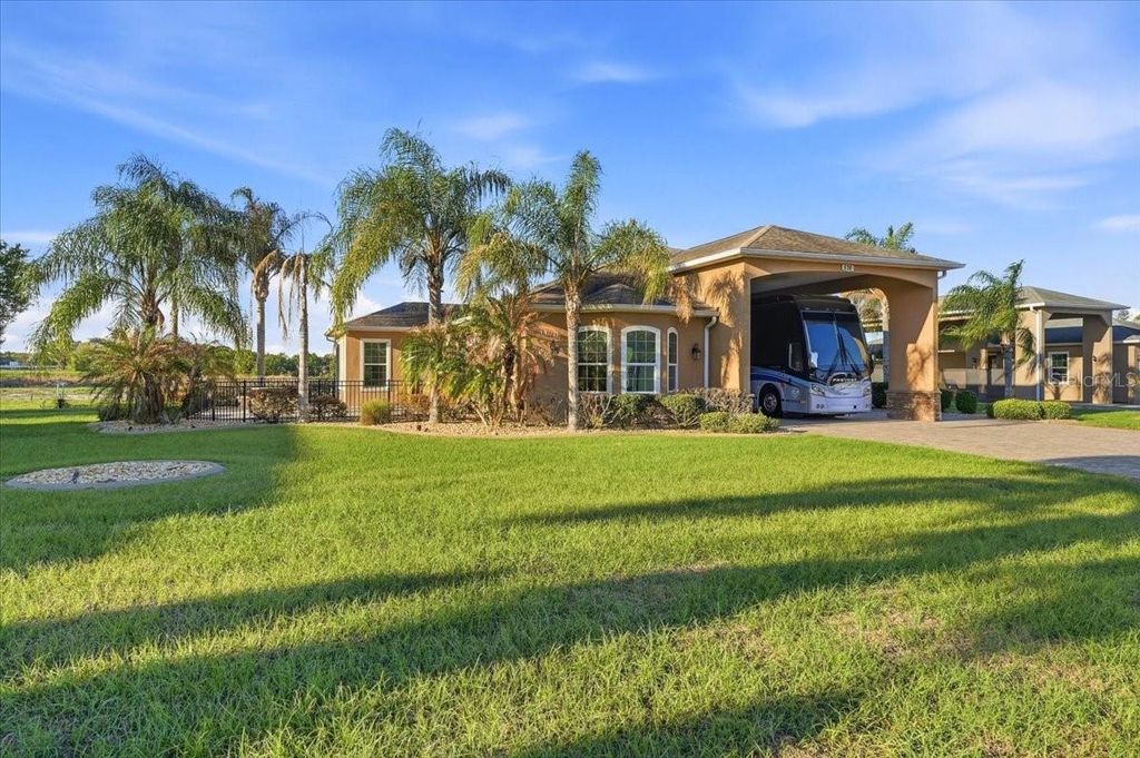 576 MEANDERING WAY, Polk City, FL 33868