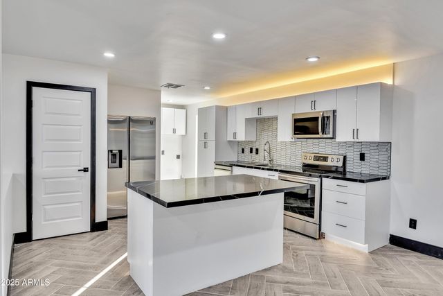 6017 W COLTER Street, Glendale, AZ 85301