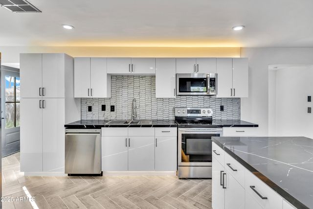 6017 W COLTER Street, Glendale, AZ 85301