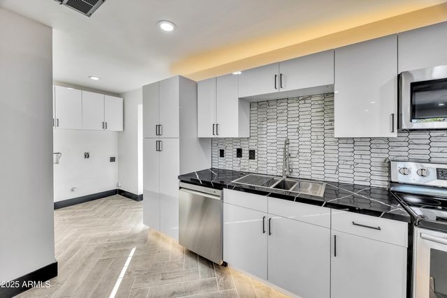 6017 W COLTER Street, Glendale, AZ 85301