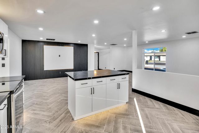 6017 W COLTER Street, Glendale, AZ 85301