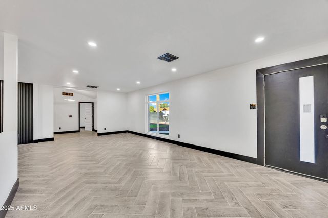 6017 W COLTER Street, Glendale, AZ 85301