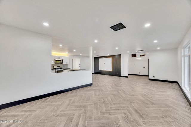 6017 W COLTER Street, Glendale, AZ 85301