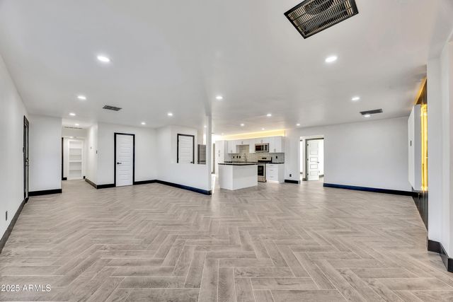 6017 W COLTER Street, Glendale, AZ 85301