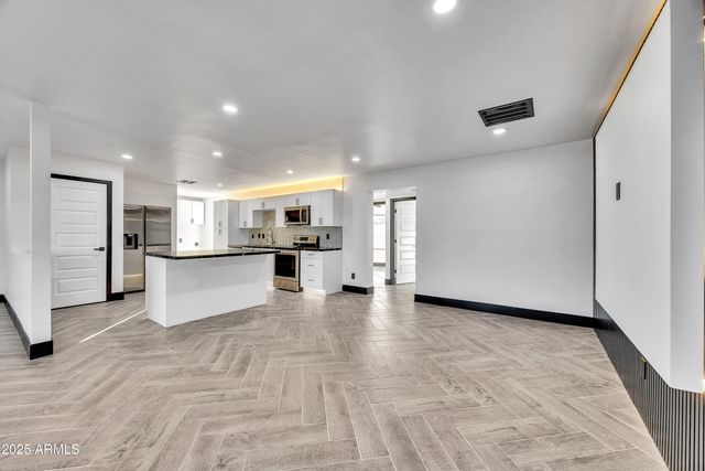 6017 W COLTER Street, Glendale, AZ 85301