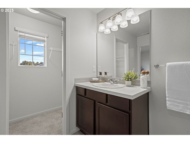 2218 Ne 115TH Ct, Vancouver, WA 98684