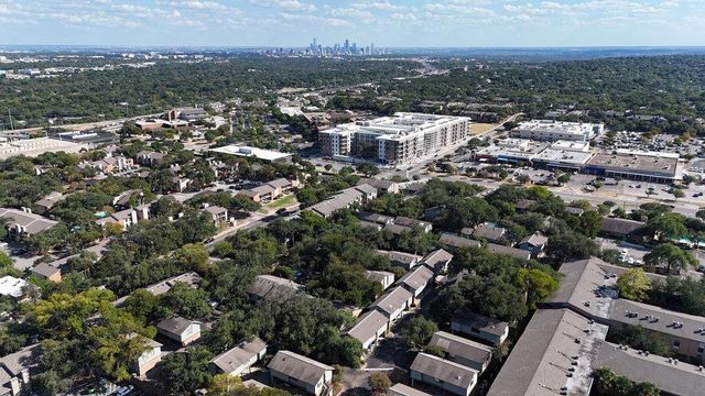 7122 Wood Hollow DR 71, Austin, TX 78731