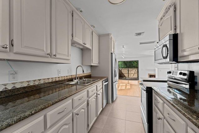 7122 Wood Hollow DR 71, Austin, TX 78731
