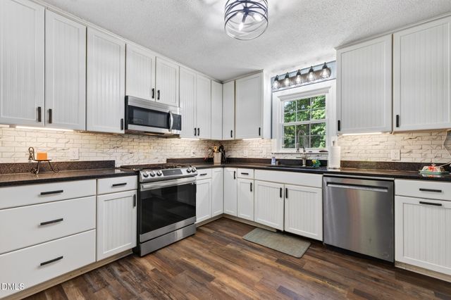 2900 Meadowview Court, Apex, NC 27539