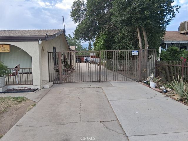 25580 Amanda, San Bernardino, CA 92404