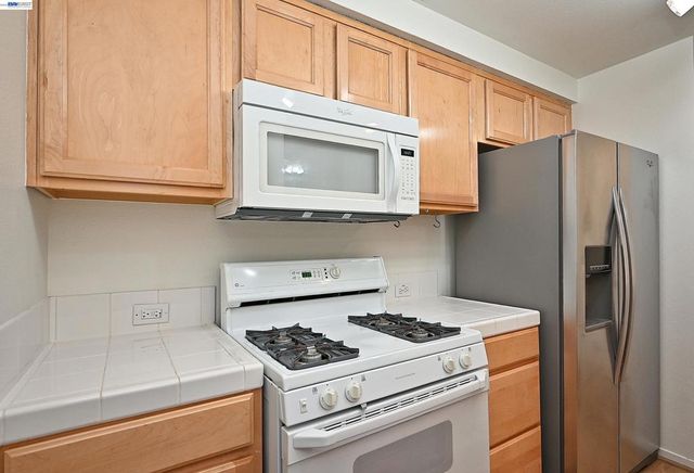 280 Caldecott Ln 221, Oakland, CA 94618