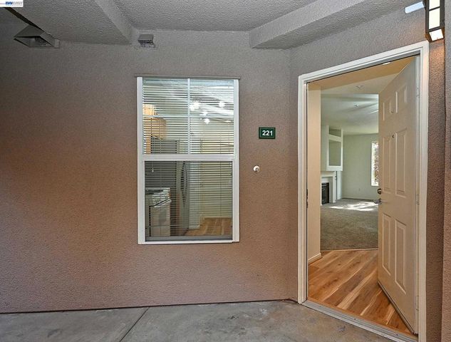 280 Caldecott Ln 221, Oakland, CA 94618